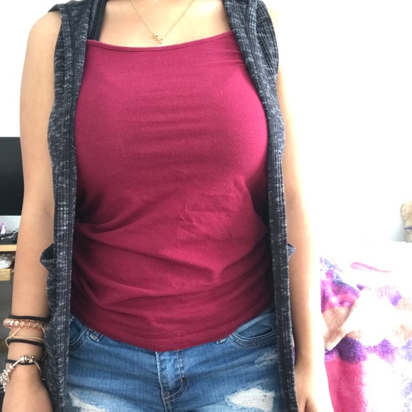 Sleeveless cardigan with hoodie - Picture 2 of 4